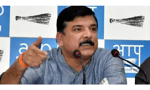 सोनू सूद के घर छापेमारी को लेकर संजय सिंह मोदी सरकार पर बरसे सोनू सूद के घर छापेमारी को लेकर संजय सिंह मोदी सरकार पर बरसे