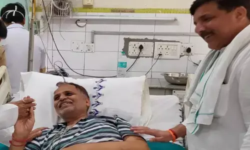 दिल्ली के स्वास्थ्य मंत्री सत्येंद्र जैन की तबीयत बिगड़ी, ऑक्सीजन सपोर्ट पर दिल्ली के स्वास्थ्य मंत्री सत्येंद्र जैन की तबीयत बिगड़ी, ऑक्सीजन सपोर्ट पर