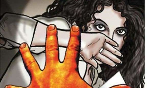 यूपी के लोनी में छेड़खानी से तंग आकर छात्रा ने छोड़ी पढ़ाई यूपी के लोनी में छेड़खानी से तंग आकर छात्रा ने छोड़ी पढ़ाई