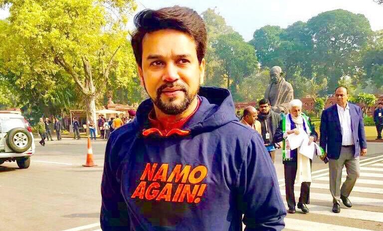 Namo Again लिखी शर्ट पहनकर संसद पहुंचे अनुराग ठाकुर, पीएम ने कहा- अच्छे लग रहे हो Namo Again लिखी शर्ट पहनकर संसद पहुंचे अनुराग ठाकुर, पीएम ने कहा- अच्छे लग रहे हो