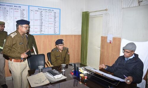 DG मोदी ने किया गाजियाबाद एसएसपी कार्यालय का औचक निरीक्षण DG मोदी ने किया गाजियाबाद एसएसपी कार्यालय का औचक निरीक्षण