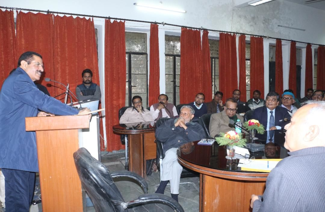 इंडस्ट्रियल नहीं इंटेलेक्चुअल इंवेस्टमेंट से सुधरेगी कश्मीर की स्थिति: प्रोफेसर रतनलाल इंडस्ट्रियल नहीं इंटेलेक्चुअल इंवेस्टमेंट से सुधरेगी कश्मीर की स्थिति: प्रोफेसर रतनलाल