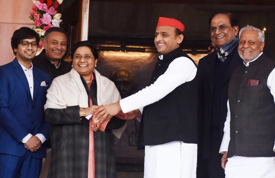 मायावती के जन्मदिन पर मंच पर जो दिखा आज, उससे बीजेपी कांग्रेस की उडी नींद मायावती के जन्मदिन पर मंच पर जो दिखा आज, उससे बीजेपी कांग्रेस की उडी नींद