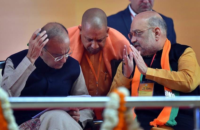 ज़हरीली शराब से हुई मौत के लिये क्या योगी सरकार ज़िम्मेदार ? ज़हरीली शराब से हुई मौत के लिये क्या योगी सरकार ज़िम्मेदार ?