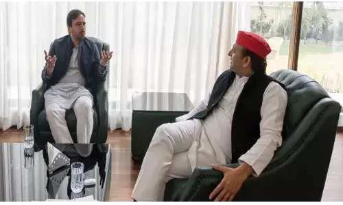 सपा से गठबंधन, फिर भी यूपी विधानसभा चुनाव नहीं लड़ेंगे RLD चीफ जयंत चौधरी, जानें क्या है मामला? सपा से गठबंधन, फिर भी यूपी विधानसभा चुनाव नहीं लड़ेंगे RLD चीफ जयंत चौधरी, जानें क्या है मामला?