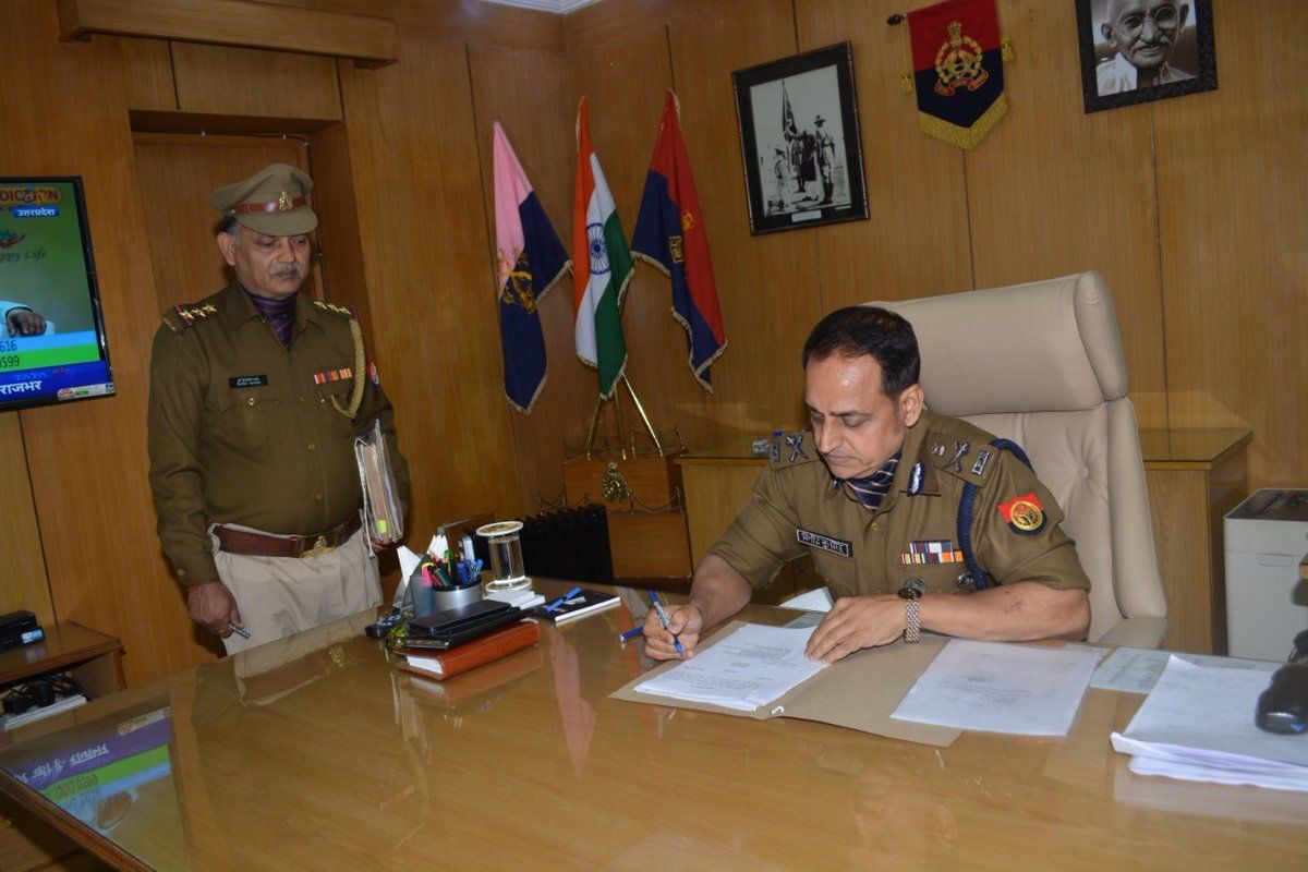 एडीजी विनोद कुमार सिंह के एक आदेश से पुलिसकर्मी ख़ुशी से झूम उठे एडीजी विनोद कुमार सिंह के एक आदेश से पुलिसकर्मी ख़ुशी से झूम उठे