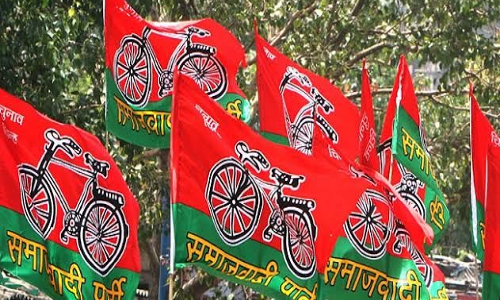 सपा नेता राकेश यादव पर फर्जी मुकदमा लिखे जाने के विरोध में हिसामुद्दीन के नेतृत्व में एसपी को दिया ज्ञापन