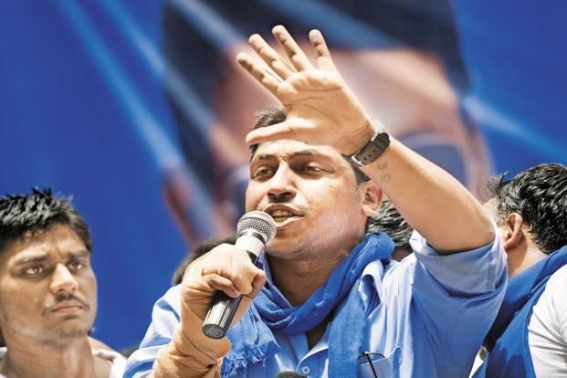 भीम आर्मी प्रमुख चन्द्रशेखर ऐलान, हमें छेडने वालो हम कपड़ों की तरह फाड देंगे भीम आर्मी प्रमुख चन्द्रशेखर ऐलान, हमें छेडने वालो हम कपड़ों की तरह फाड देंगे