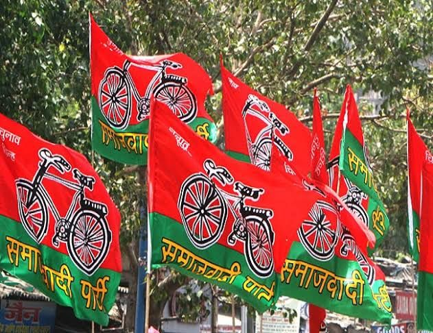 सपा नेता राकेश यादव पर फर्जी मुकदमा लिखे जाने के विरोध में हिसामुद्दीन के नेतृत्व में एसपी को दिया ज्ञापन सपा नेता राकेश यादव पर फर्जी मुकदमा लिखे जाने के विरोध में हिसामुद्दीन के नेतृत्व में एसपी को दिया ज्ञापन