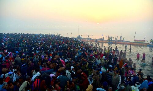 प्रयागराज एन.डी.आर.एफ ने कुम्भ में बचायी विदेशी महिला सहित तीन लोगों की जान, इटली की महिला ने दिया यूपी पुलिस को धन्यवाद प्रयागराज एन.डी.आर.एफ ने कुम्भ में बचायी विदेशी महिला सहित तीन लोगों की जान, इटली की महिला ने दिया यूपी पुलिस को धन्यवाद