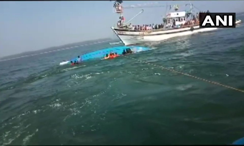 कर्नाटक : करवाड़ में दर्दनाक हादसा, नाव पलटने से 16 लोगों की मौत, कई लापता कर्नाटक : करवाड़ में दर्दनाक हादसा, नाव पलटने से 16 लोगों की मौत, कई लापता