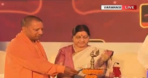प्रवासी भारतीय सम्मेलन LIVE: सीएम योगी और विदेश मंत्री सुषमा स्वराज ने किया शुभारंभ प्रवासी भारतीय सम्मेलन LIVE: सीएम योगी और विदेश मंत्री सुषमा स्वराज ने किया शुभारंभ