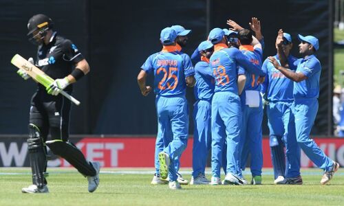 INDvsNZ, 1st ODI, Live: कुलदीप-चहल-शमी की तिकड़ी के सामने ढेर हुई न्यूजीलैंड, 157 रन पर ऑल आउट