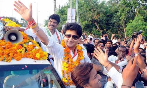 सिंधिया के इस नेता के घर जाने से पहले ही मध्यप्रदेश की सियासत गरमाई, किस करवट बैठेगा ऊंट यह तो समय बतायेगा!