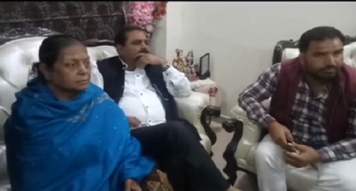यूपी में BJP विधायक की मां को चोरों ने बनाया शिकार, पुलिस बनकर ले गए लाखों के जेवरात! यूपी में BJP विधायक की मां को चोरों ने बनाया शिकार, पुलिस बनकर ले गए लाखों के जेवरात!