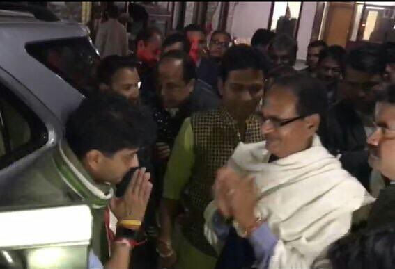 आखिर मिल गया जबाब, महाराजा क्यों गये शिवराज के द्वार? आखिर मिल गया जबाब, महाराजा क्यों गये शिवराज के द्वार?