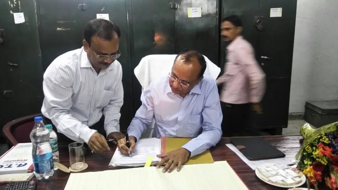 अब नोएडा के जिलाधिकारी को भूमाफियाओं से अपनी जान को खतरा, देखिये एसएसपी को क्या लिखा इस चिठ्ठी में! अब नोएडा के जिलाधिकारी को भूमाफियाओं से अपनी जान को खतरा, देखिये एसएसपी को क्या लिखा इस चिठ्ठी में!