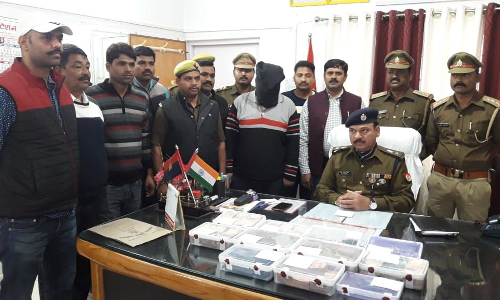 एसपी राजीव नारायण मिश्र की बड़ी कामयाबी, 50 हजार का इनामिया कैश वैन लुटेरा, बंगाल जेल से फरार आरोपी किया गिरफ्तार एसपी राजीव नारायण मिश्र की बड़ी कामयाबी, 50 हजार का इनामिया कैश वैन लुटेरा, बंगाल जेल से फरार आरोपी किया गिरफ्तार