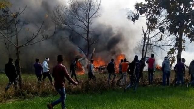 कुशीनगर में एयरफोर्स का विमान गिरा, पायलट ने कूदकर बचाई जान कुशीनगर में एयरफोर्स का विमान गिरा, पायलट ने कूदकर बचाई जान