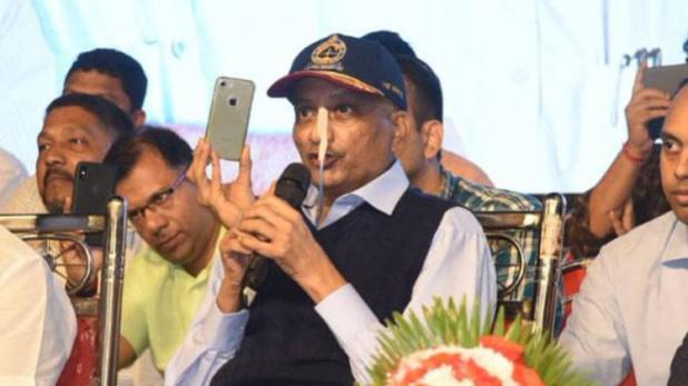 कैंसर से जंग लड़ रहे गोवा के मुख्यमंत्री मनोहर पर्रिकर ने जब लोगों से पूछा- Hows the Josh कैंसर से जंग लड़ रहे गोवा के मुख्यमंत्री मनोहर पर्रिकर ने जब लोगों से पूछा- Hows the Josh