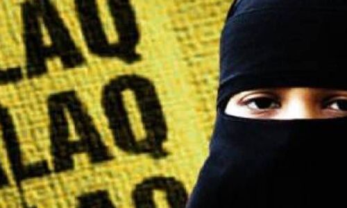 घर पहुंचने में 10 मिनट की हुई देरी तो पति ने फोन पर दिया तलाक घर पहुंचने में 10 मिनट की हुई देरी तो पति ने फोन पर दिया तलाक