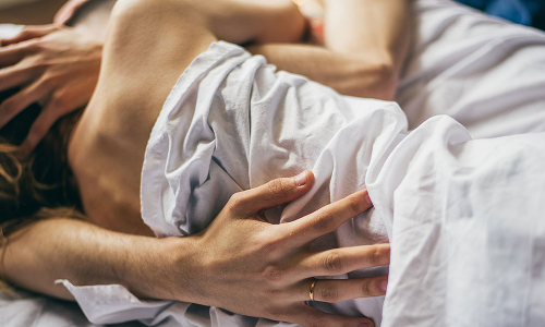 टिप्स : सेक्स के दौरान पार्टनर को ऐसे करें उत्तेजित