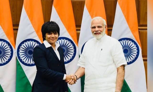 महिला पहलवान दिव्या काकरान ने बच्चों को किया खेलों के प्रति जागरुक महिला पहलवान दिव्या काकरान ने बच्चों को किया खेलों के प्रति जागरुक