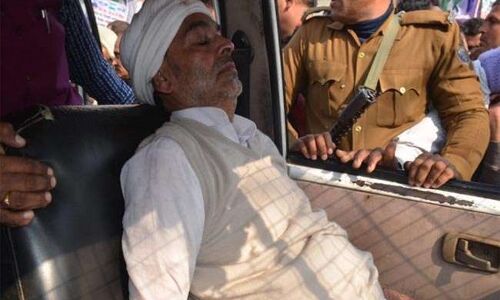 पटना: पुलिस की लाठी चार्ज में घायल हुए पूर्व केंद्रीय मंत्री उपेंद्र कुशवाहा, अस्पताल में भर्ती पटना: पुलिस की लाठी चार्ज में घायल हुए पूर्व केंद्रीय मंत्री उपेंद्र कुशवाहा, अस्पताल में भर्ती