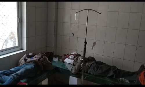 प्रयागराज से स्नान कर घर लौट रही पिकप हुई अनियंत्रित होकर पलटी,   4 लोग गंभीर घायल