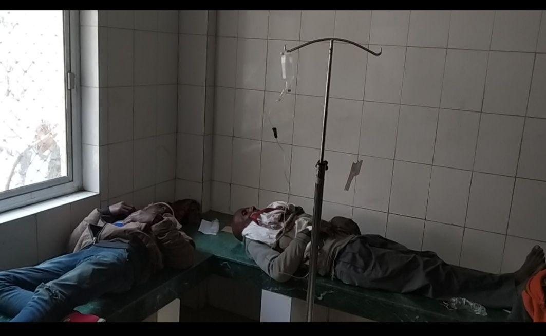 प्रयागराज से स्नान कर घर लौट रही पिकप हुई अनियंत्रित होकर पलटी, 4 लोग गंभीर घायल प्रयागराज से स्नान कर घर लौट रही पिकप हुई अनियंत्रित होकर पलटी, 4 लोग गंभीर घायल