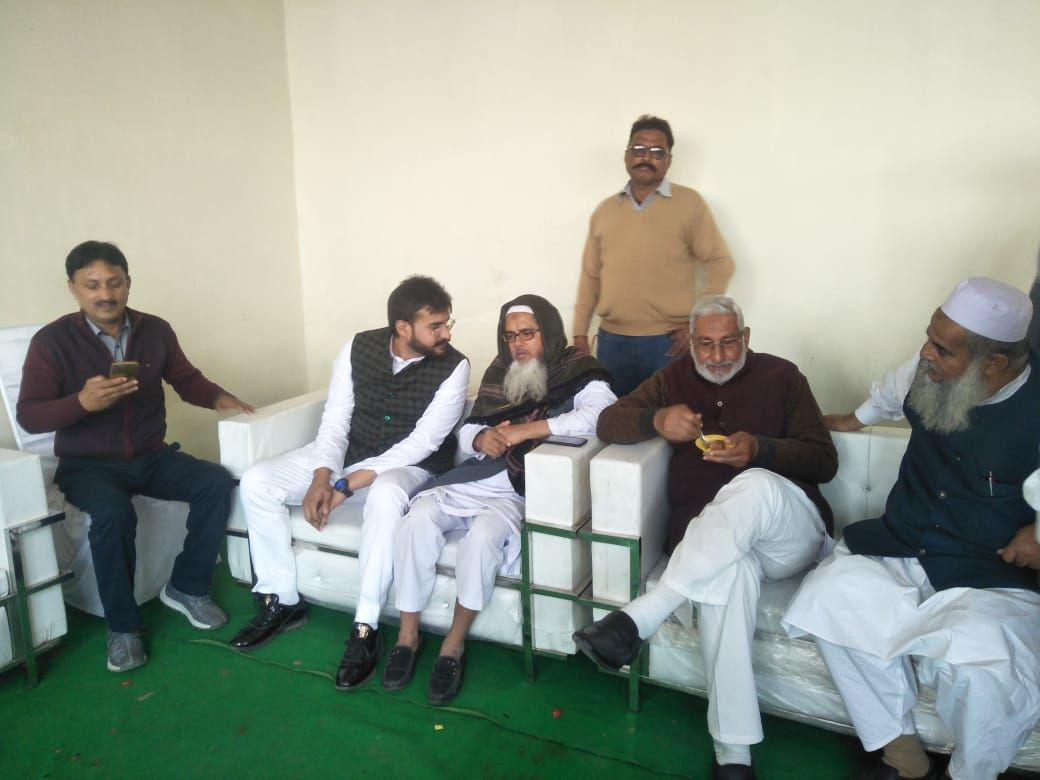 मुख़्तार अंसारी की माँ के चालीसवें में आये इलाके से हजारो समर्थक, लेकिन सब खोजते रहे मुख़्तार को मुख़्तार अंसारी की माँ के चालीसवें में आये इलाके से हजारो समर्थक, लेकिन सब खोजते रहे मुख़्तार को