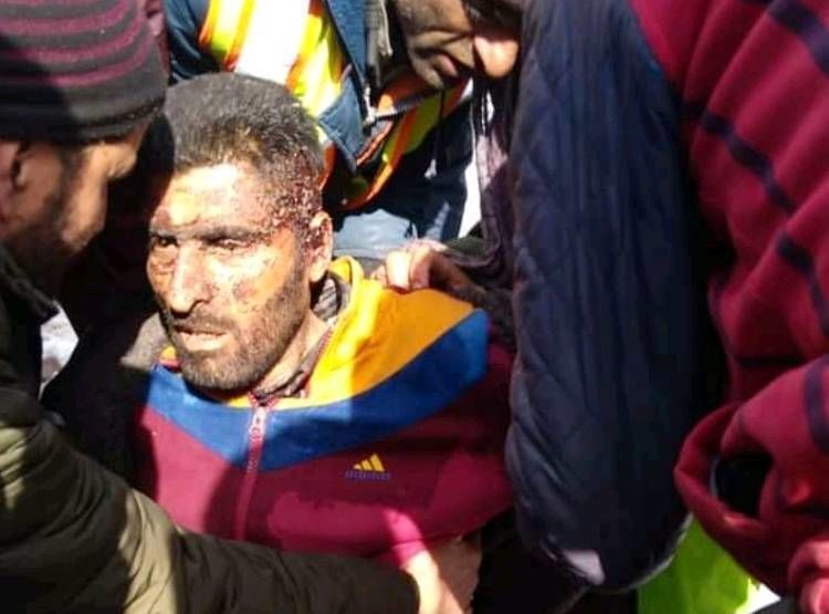 जाको राखे साईंया मार सके न कोई -14 घंटे बाद बर्फ के पहाड़ से जिंदा निकला जवान