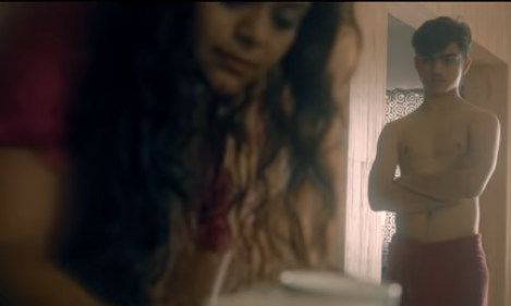 रोडवेज बस स्टैंड के पास एक गद्दा गोदाम में लगी भीषण आग