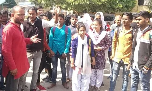 सैकड़ो बच्चों का भविष्य अंधकार में.....