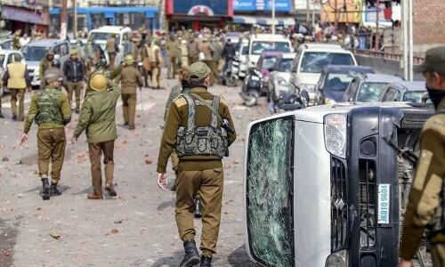 पुलवामा हमला : जम्मू में आगजनी के बाद कर्फ्यू लागू, इंटरनेट सेवा बंद