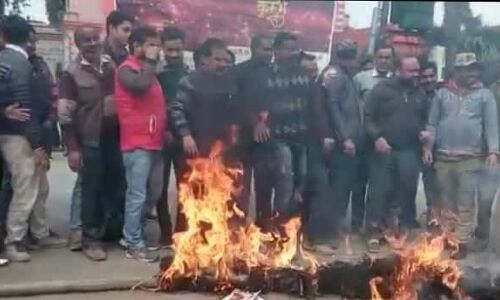 पुलवामा आतंकी हमला पर बरेलियंस का फूटा गुस्सा , विहिप बजरंग दल ने किया प्रदर्शन,वेलफेयर सोसाइटी ने मांगी शहीदों के लिए दुआएं पुलवामा आतंकी हमला पर बरेलियंस का फूटा गुस्सा , विहिप बजरंग दल ने किया प्रदर्शन,वेलफेयर सोसाइटी ने मांगी शहीदों के लिए दुआएं