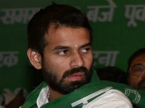 राजद नेता तेजप्रताप यादव के आवास पर हंगामा और मारपीट राजद नेता तेजप्रताप यादव के आवास पर हंगामा और मारपीट