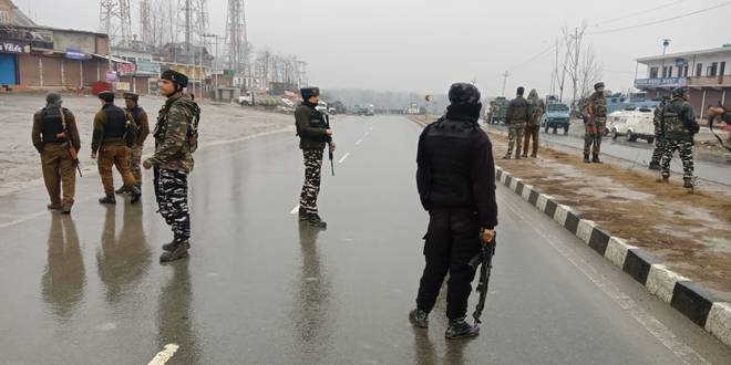 अभी-अभी : जम्मू कश्मीर के राजौरी में धमाका, सेना का एक अफसर शहीद