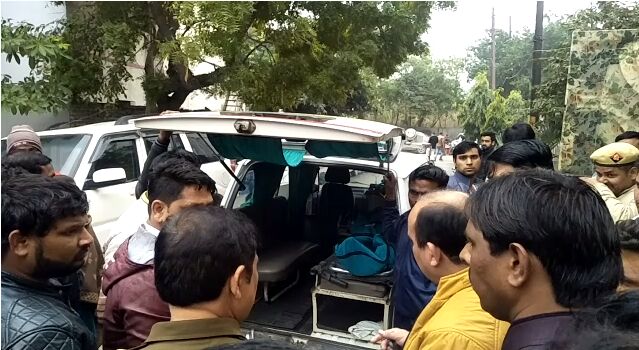 गाजियाबाद : संदिग्ध परिस्थितियों में पूर्व पार्षद के गनर की मौत? गाजियाबाद : संदिग्ध परिस्थितियों में पूर्व पार्षद के गनर की मौत?