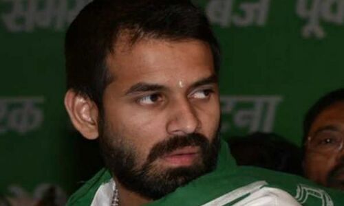 राजद नेता तेजप्रताप यादव के आवास पर हंगामा और मारपीट राजद नेता तेजप्रताप यादव के आवास पर हंगामा और मारपीट