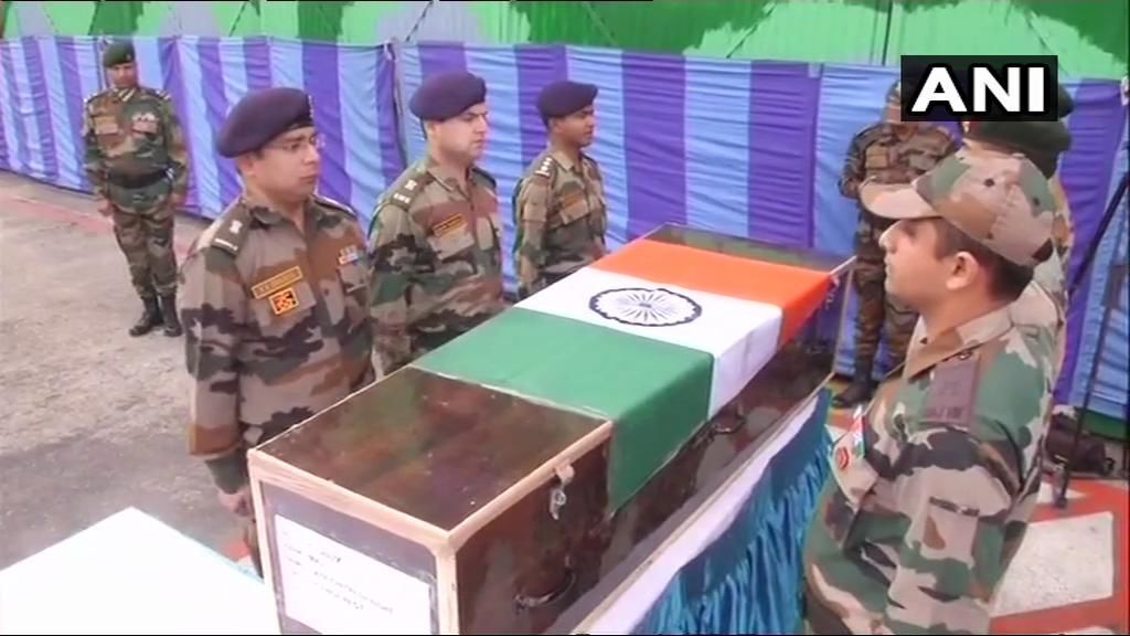 देखिये अब मेजर चित्रेश सिंह बिष्ट की अंतिम क्षण की तस्वीरें, रो उठेगा दिल और छलनी हो जाएगा कलेजा देखिये अब मेजर चित्रेश सिंह बिष्ट की अंतिम क्षण की तस्वीरें, रो उठेगा दिल और छलनी हो जाएगा कलेजा