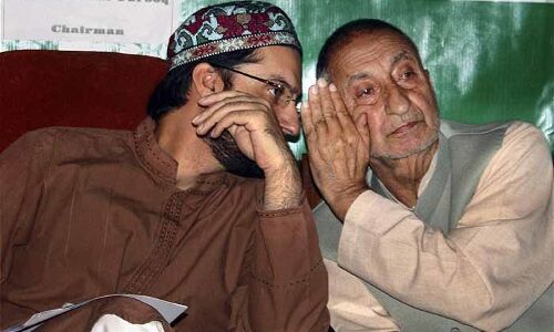 केंद्र का बड़ा फ़ैसला, जम्मू कश्मीर में हुर्रियत नेताओं की सुरक्षा होगी वापस, सरकारी गाड़ियां भी होंगीं वापस