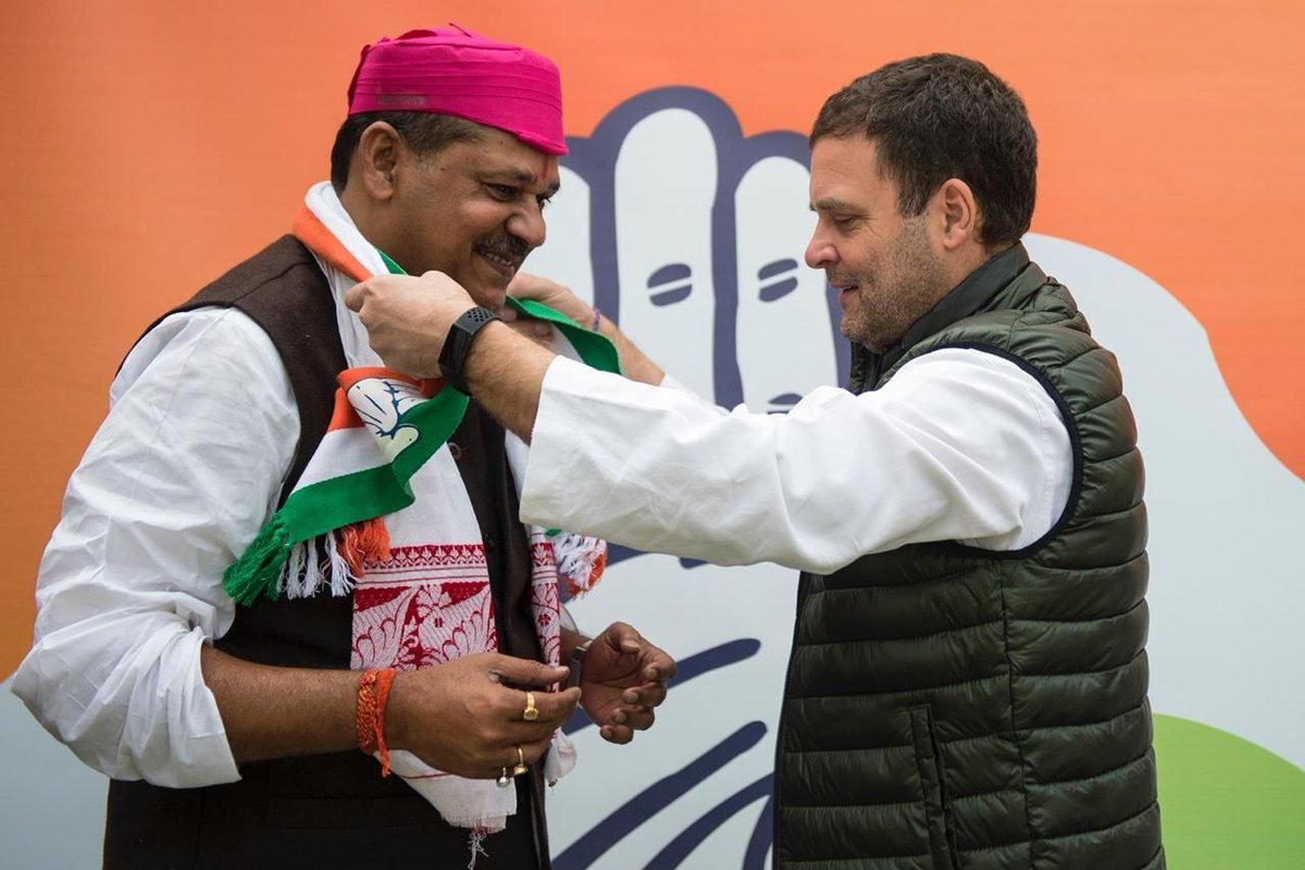 कांग्रेस में शामिल हुए BJP से निलंबित सांसद कीर्ति आजाद कांग्रेस में शामिल हुए BJP से निलंबित सांसद कीर्ति आजाद