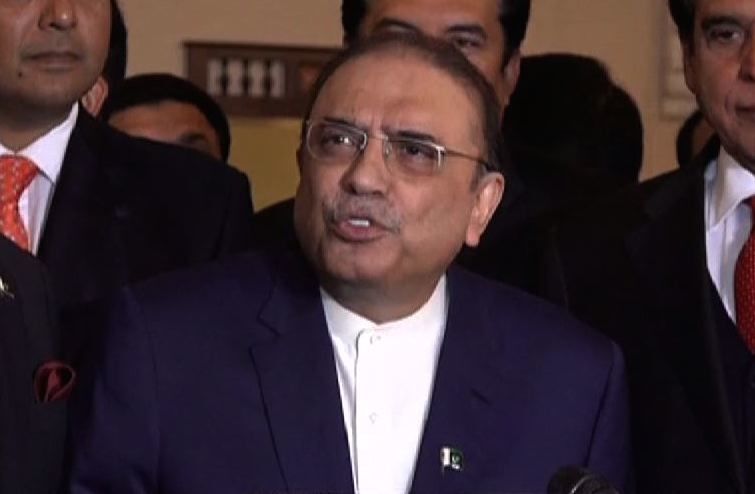 पुलवामा पर पूर्व PAK राष्ट्रपति आसिफ अली जरदारी बोले- इमरान खान हैंडल नहीं कर पाए, दूसरों के इशारे पर काम कर रहे हैं