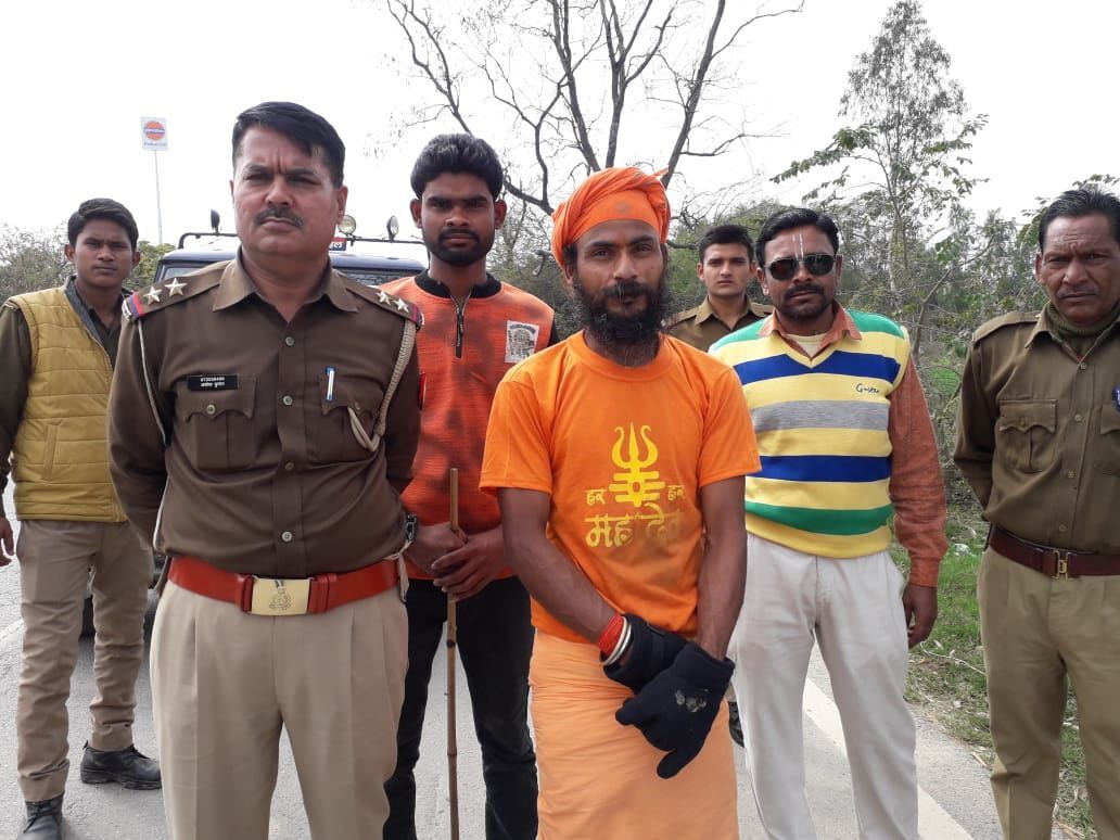 सीएम योगी नहीं मिले तो वहीं करूंगा आत्मदाह: पुजारी राहुल शर्मा सीएम योगी नहीं मिले तो वहीं करूंगा आत्मदाह: पुजारी राहुल शर्मा