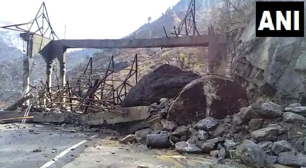 हिमाचल प्रदेश में भारी बरसात के चलते शिमला किन्नौर राजमार्ग बंद हिमाचल प्रदेश में भारी बरसात के चलते शिमला किन्नौर राजमार्ग बंद