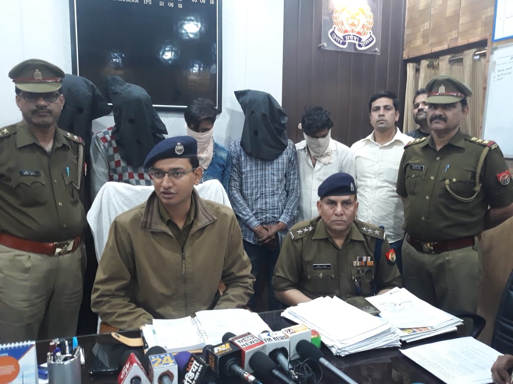 गाजियाबाद : थाना विजय नगर पुलिस ने पांच शातिर लुटेरे किए गिरफ्तार गाजियाबाद : थाना विजय नगर पुलिस ने पांच शातिर लुटेरे किए गिरफ्तार