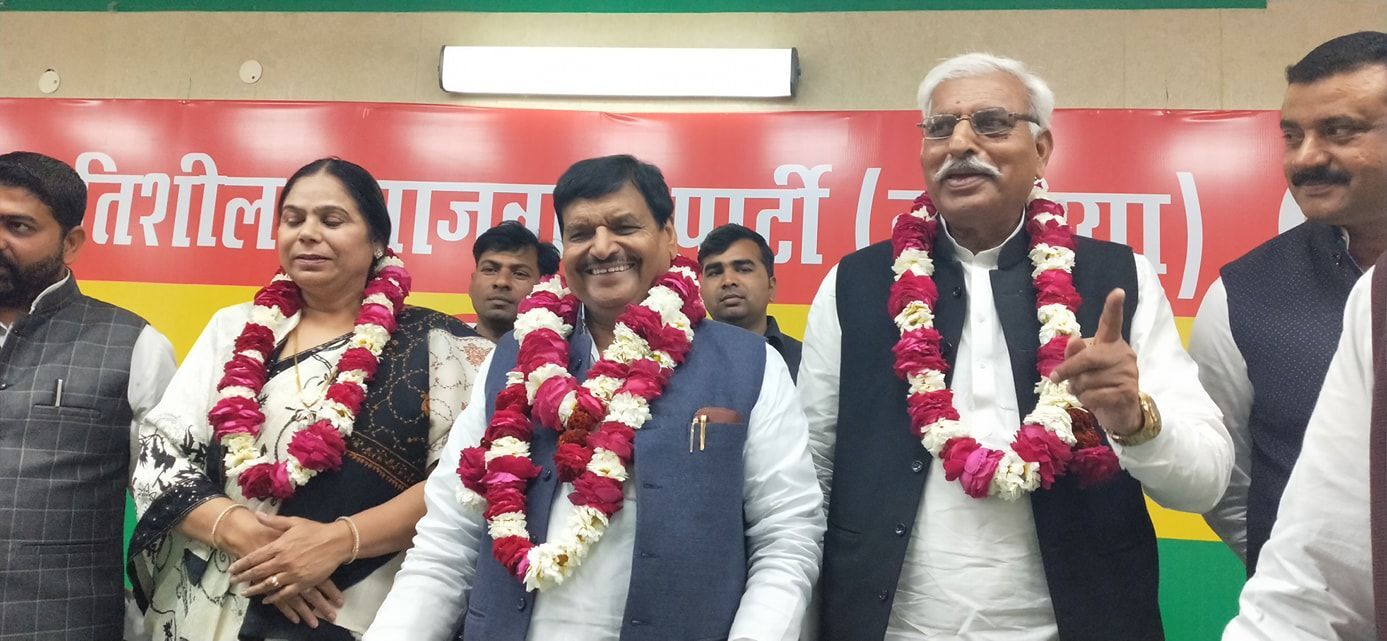 अपने सैकड़ों समर्थकों के साथ नागरिक एकता पार्टी के प्रदेश अध्यक्ष ने थामा शिवपाल का दामन अपने सैकड़ों समर्थकों के साथ नागरिक एकता पार्टी के प्रदेश अध्यक्ष ने थामा शिवपाल का दामन