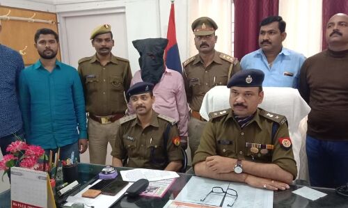 अपमिश्रित शराब में फरार चल रहे 50,000 रूपये का इनामिया शातिर शराब तस्कर गिरफ्तार -एसपी कुशीनगर अपमिश्रित शराब में फरार चल रहे 50,000 रूपये का इनामिया शातिर शराब तस्कर गिरफ्तार -एसपी कुशीनगर