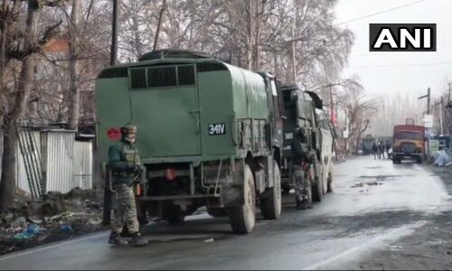 जम्मू कश्मीर के बारामूला में टकराई कार, सीआरपीएफ के चार जवान गंभीर घायल